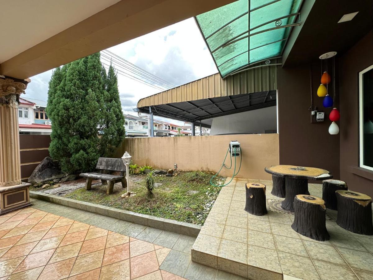 Seladah Stay Kuching Exterior foto