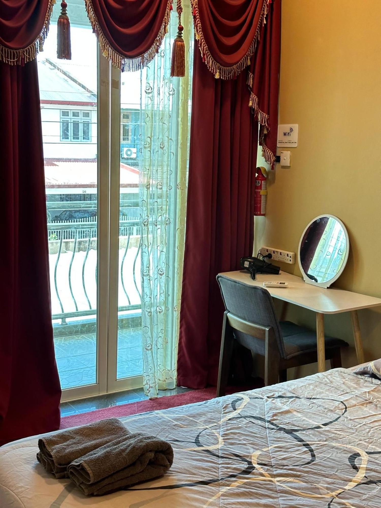 Seladah Stay Kuching Exterior foto